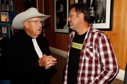 Tommy WIggins (L) with VInce Gill at the ACM Honors