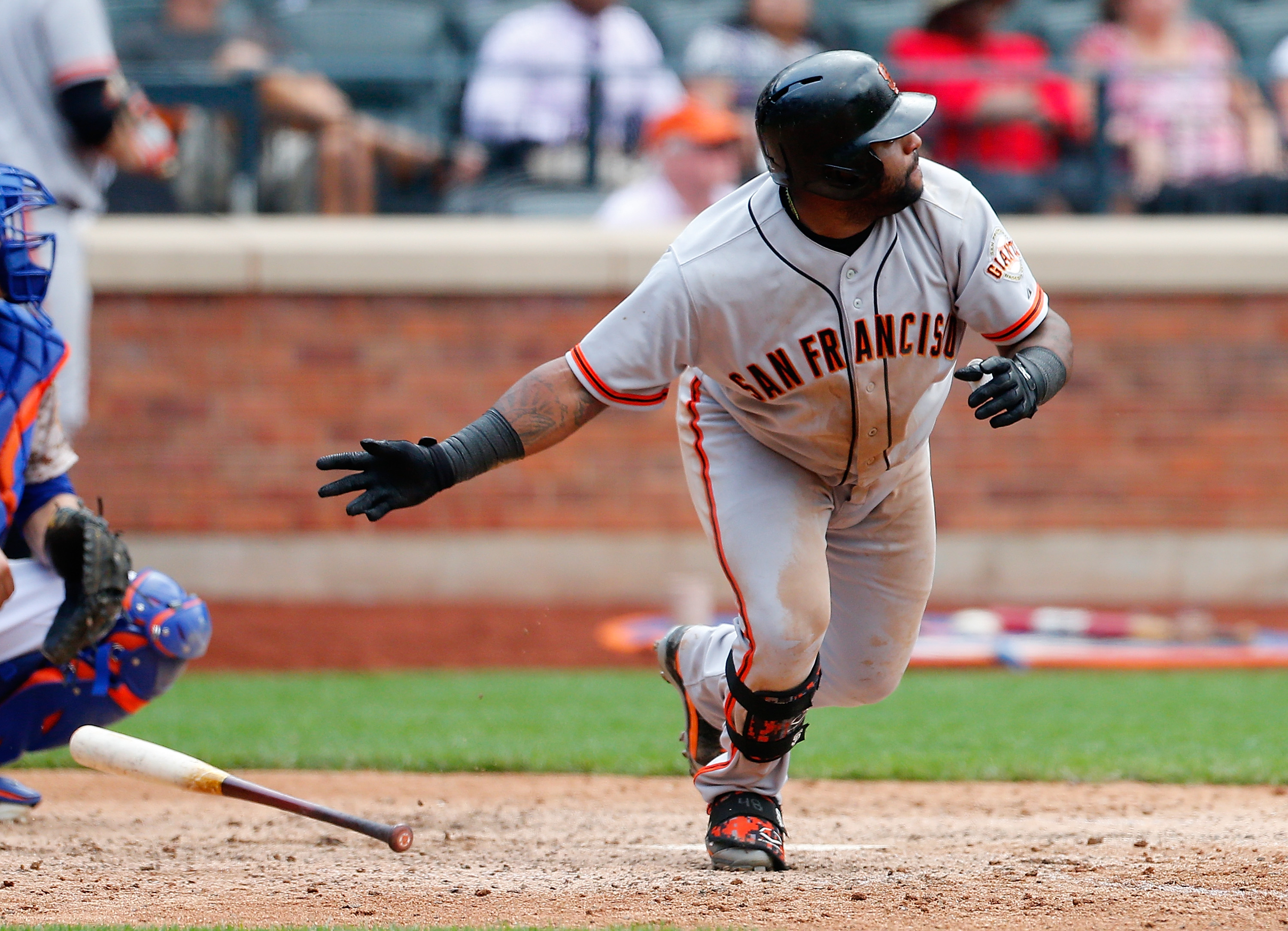 NEW YORK, NY - AUGUST 04: Pablo Sandoval #48 of the San Francisco Giants hits a RBI sngle in the ninth inning to break a 3-3 tie against the New York Mets at Citi Field on August 4, 2014 in the Flushing neighborhood of the Queens borough of New York City.  (Photo by Mike Stobe/Getty Images)
