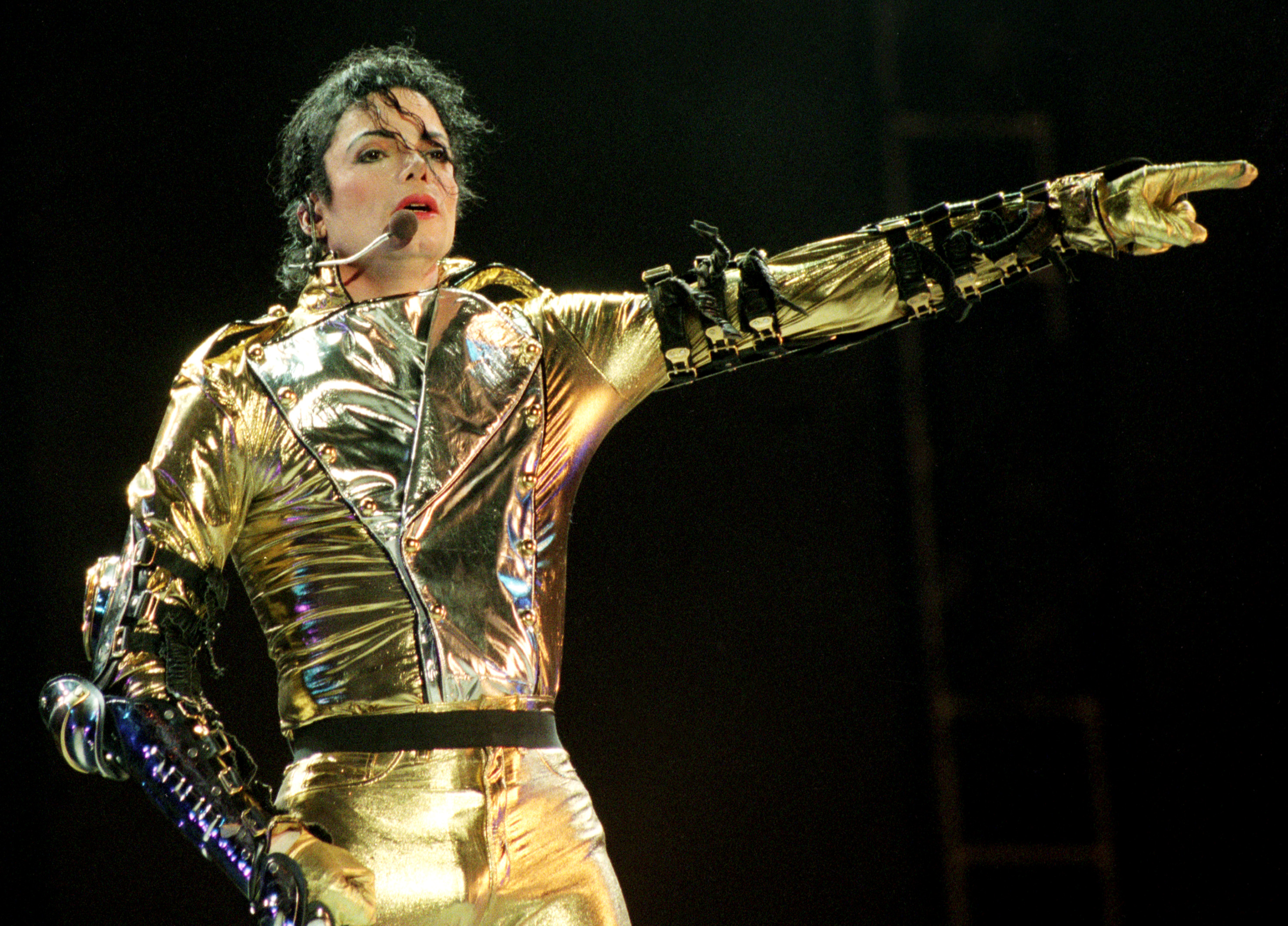 AUCKLAND, NEW ZEALAND - NOVEMBER 10:  Michael Jackson performs on stage during is "HIStory" world tour concert at Ericsson Stadium November 10, 1996 in Auckland, New Zealand. (Photo by Phil Walter/Getty Images)