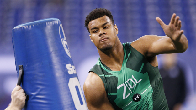INDIANAPOLIS, IN - FEBRUARY 22: Defensive lineman Arik Armstead of Oregon competes during the 2015 NFL Scouting Combine at Lucas Oil Stadium on February 22, 2015 in Indianapolis, Indiana. (Photo by Joe Robbins/Getty Images)