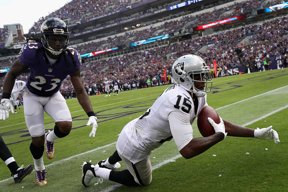 BALTIMORE, MD - OCTOBER 02: Michael Crabtree #15 of the Oakland Raiders catches a fourth quarter touchdown pass in front of  Kendrick Lewis #23 of the Baltimore Ravens at M&T Bank Stadium on October 2, 2016 in Baltimore, Maryland.  (Photo by Rob Carr/Getty Images)