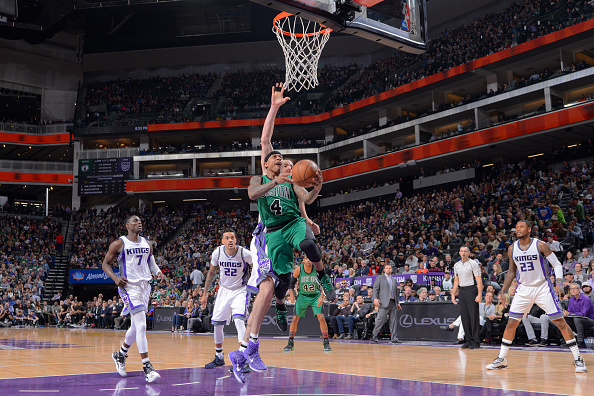 SACRAMENTO, CA - FEBRUARY 8: Isaiah Thomas #4 of the Boston Celtics goes up for a lay up against the Sacramento Kings on February 8, 2017 at Golden 1 Center in Sacramento, California. NOTE TO USER: User expressly acknowledges and agrees that, by downloading and or using this Photograph, user is consenting to the terms and conditions of the Getty Images License Agreement. Mandatory Copyright Notice: Copyright 2017 NBAE (Photo by Rocky Widner/NBAE via Getty Images)