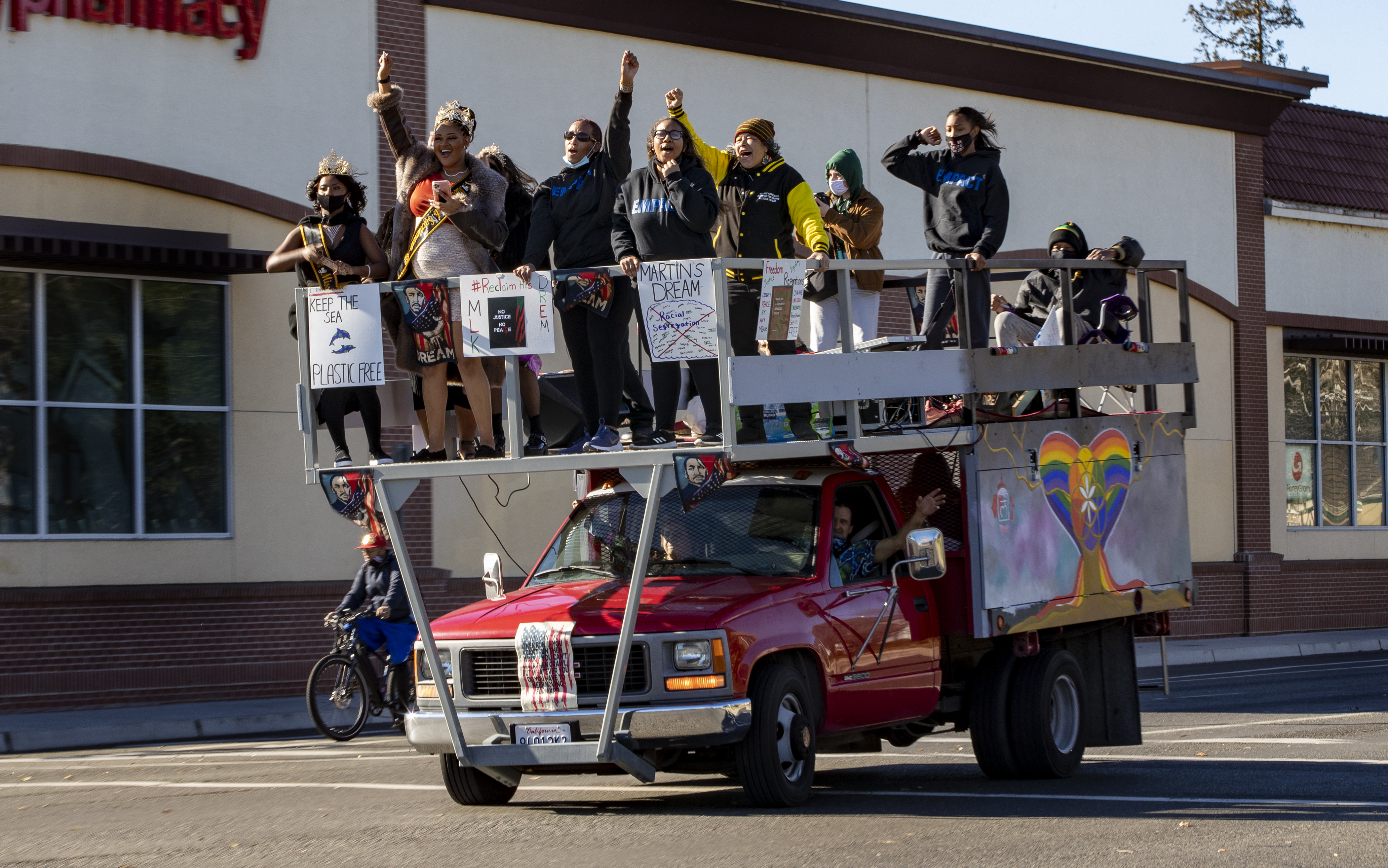 Car Caravan & Parade Honors MLK Monday In Sacramento