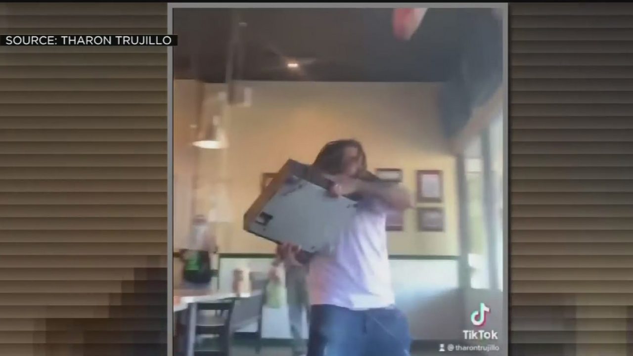 The customer vandalizes the Antelope Wingstop for the wrong order – CBS Sacramento